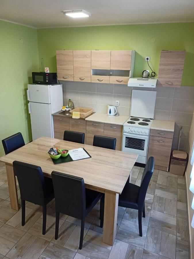 Apartman Fiva Apartment Pacir Ngoại thất bức ảnh