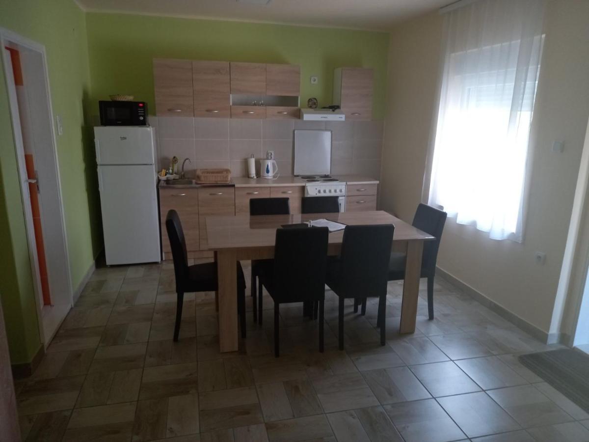 Apartman Fiva Apartment Pacir Ngoại thất bức ảnh