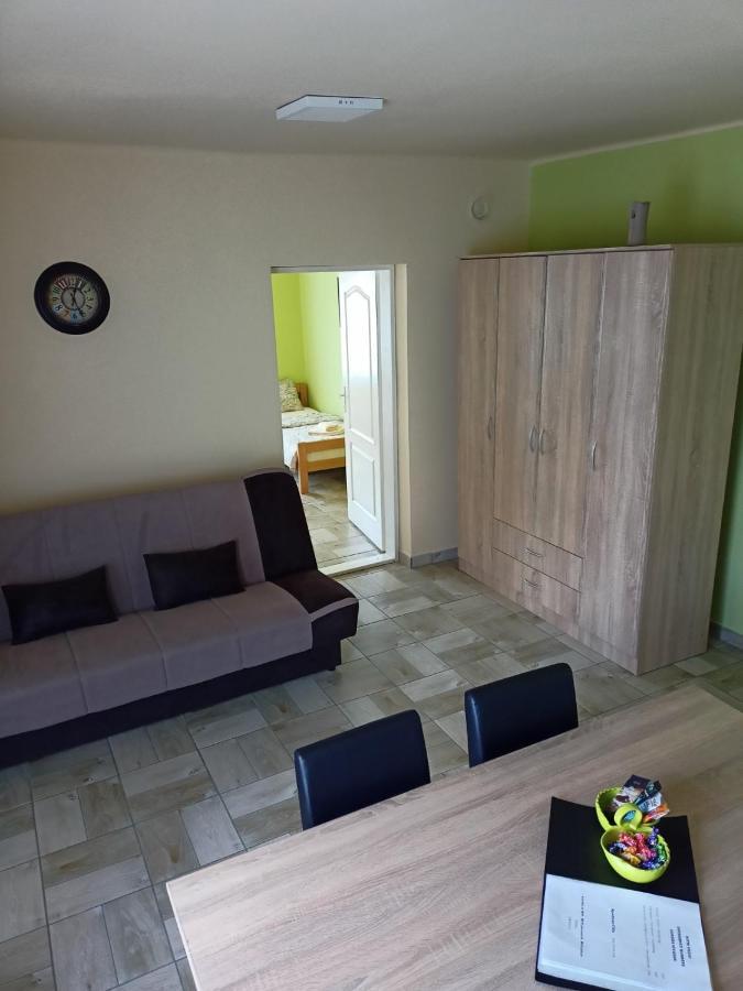 Apartman Fiva Apartment Pacir Ngoại thất bức ảnh