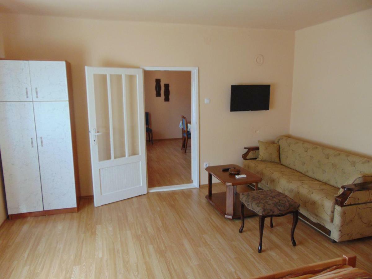 Apartman Fiva Apartment Pacir Ngoại thất bức ảnh